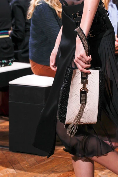 Look 11